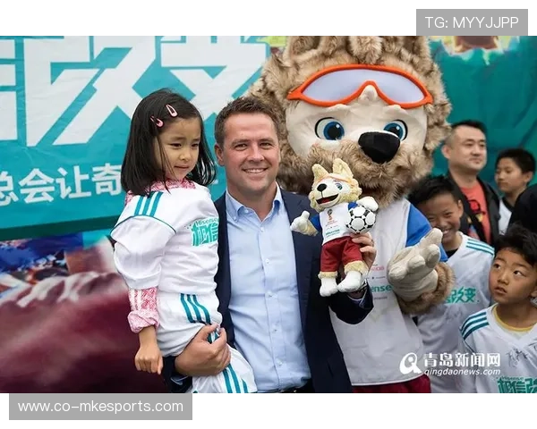 球星足球场上演扮猪扮老虎奇妙戏码 引爆全场欢笑与惊叹