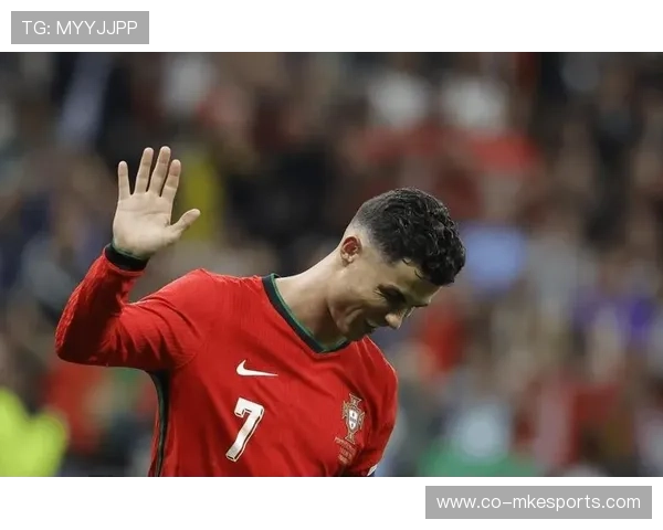 聚焦足球球星白人探寻他在绿茵场上的辉煌历程与非凡传奇