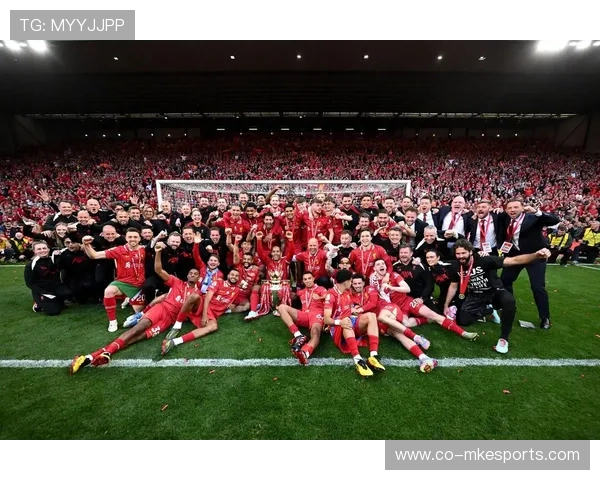 西装球星足球：聚焦职业足球明星的时尚魅力与赛场风采