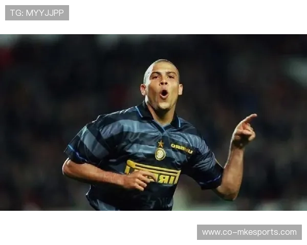 足球历史最早期球星的传奇风采及其影响力探索