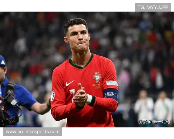 足球场上的完美代表：既帅气又拥有高人品的球星们